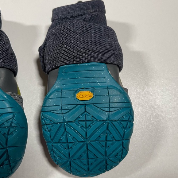 **SOLD** Ruffwear |. Polar Trex Boots (x4) - Picture 8 of 11